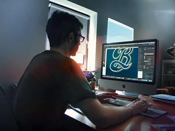 Grafiker Olli Lotz bei der Arbeit